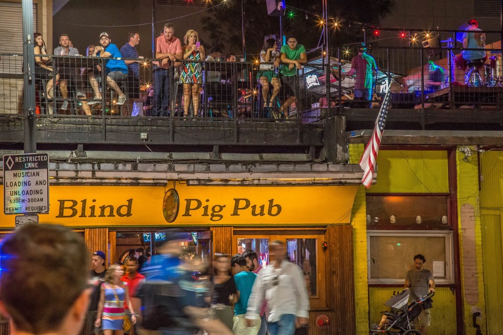 Blind Pig Pub - Austin 6th Street Bar with Rootop Deck